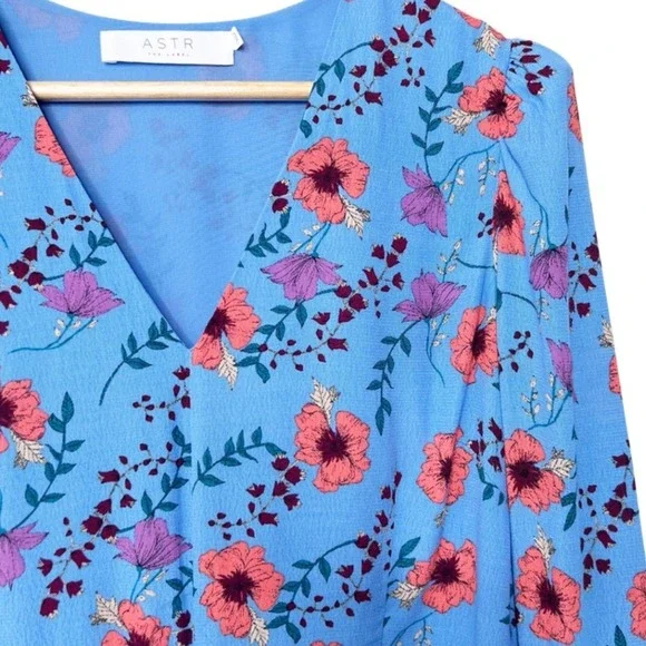 ASTR the Label Vibrant Blue Floral Ruched V-Neck Long Sleeve Mini Dress Womens M - Picture 3 of 8